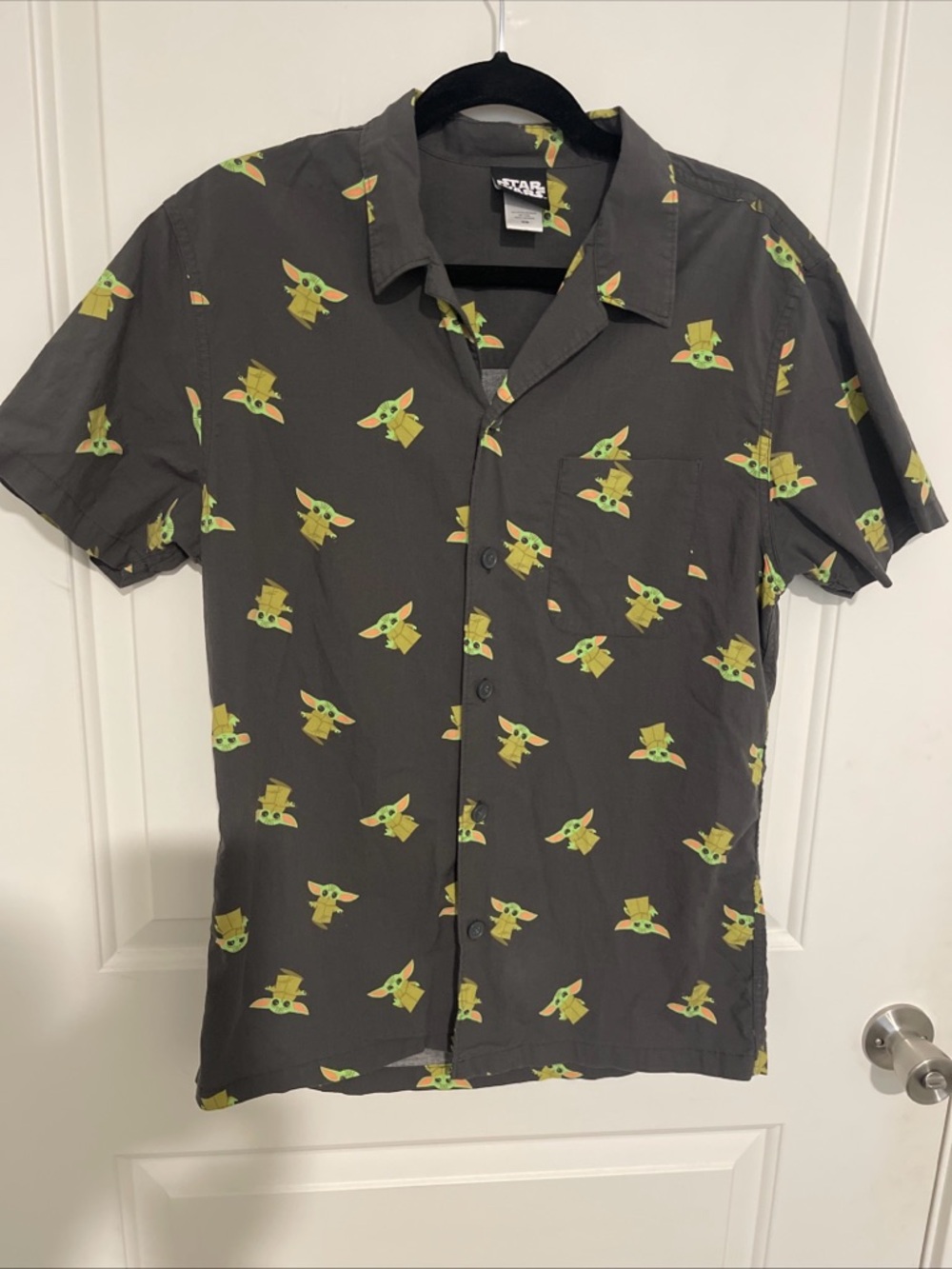 Disney Star Wars Men's Button-Up Shirt Grogu Baby Yoda Sz M
Hawaiian Pre Owned